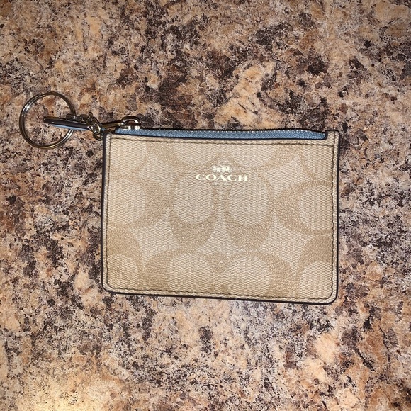 ✨✨ AUTHENTIC Coach key pouch ✨✨